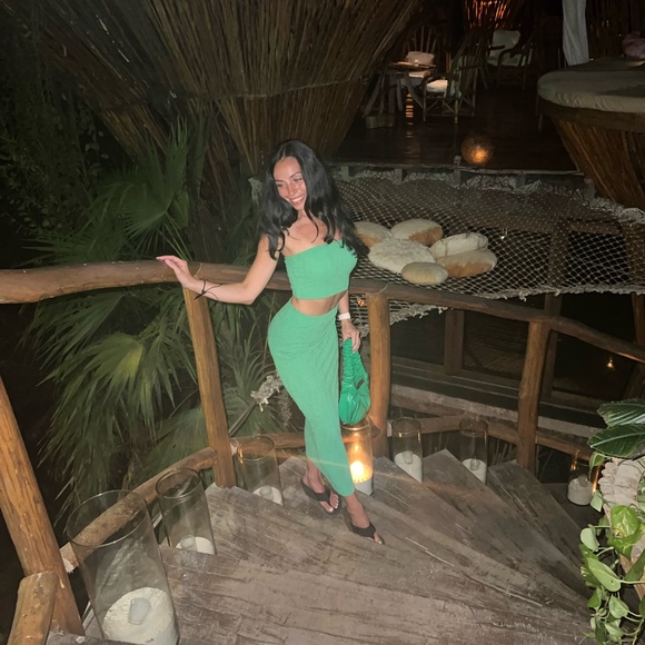 Meet your Posher, Nicole - Picture 4 of 6